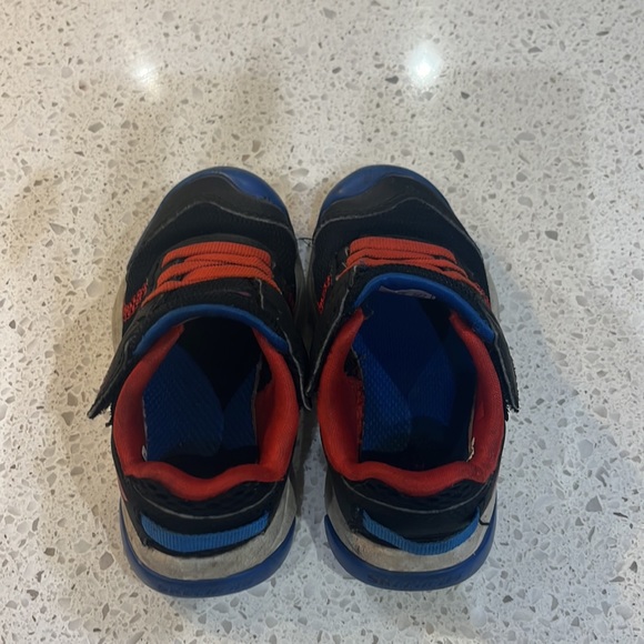 Size 6 toddler sketchers - Picture 2 of 2
